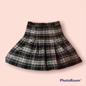 Green Plaid Skirt 14 in across waist